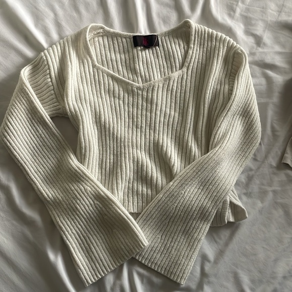 Off-white knit sweater-top - Picture 1 of 3